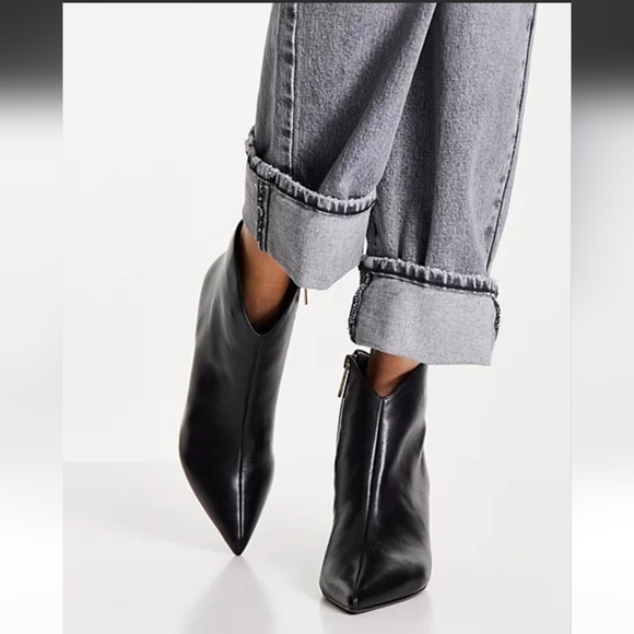 Edgy Chic Ted Baker London Red Leather Booties - Picture 11 of 16